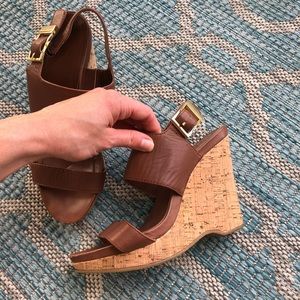 Brown strapping wedges